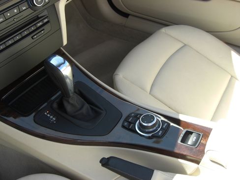 Used 2012 BMW 328i Convertible image 7