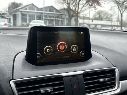 Used 2018 MAZDA MAZDA3 Touring image 12