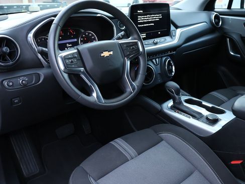 Used 2025 Chevrolet Blazer LT FWD image 3