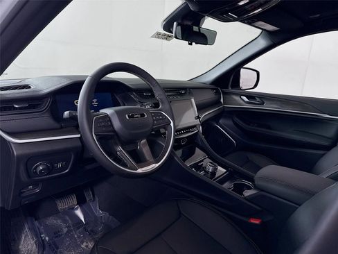 New 2026 Jeep Grand Cherokee Limited AWD/4WD image 4