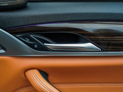 Used 2019 BMW 540i xDrive w/ M Sport Package image 25