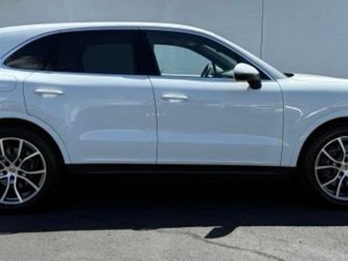 Used 2025 Porsche Cayenne AWD/4WD image 8