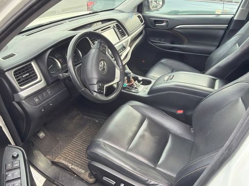 Used 2018 Toyota Highlander Limited AWD/4WD image 3