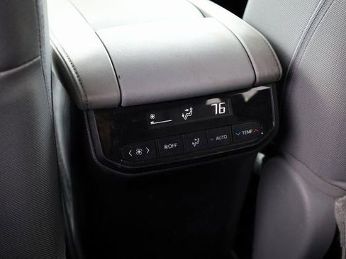 Used 2022 Toyota Highlander LE image 24