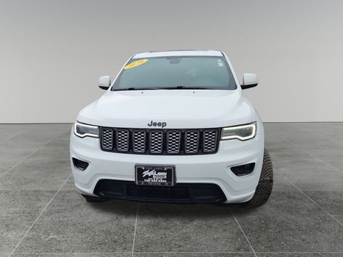 Used 2020 Jeep Grand Cherokee Altitude image 2
