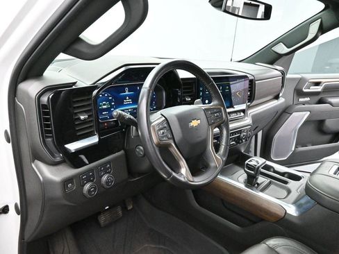 Used 2022 Chevrolet Silverado 1500 High Country w/ High Country Premium Package AWD/4WD image 14
