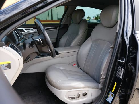 Used 2015 Hyundai Genesis 3.8 RWD image 9