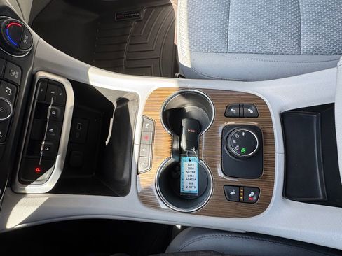 Used 2020 GMC Acadia SLE w/ Driver Convenience Package image 21