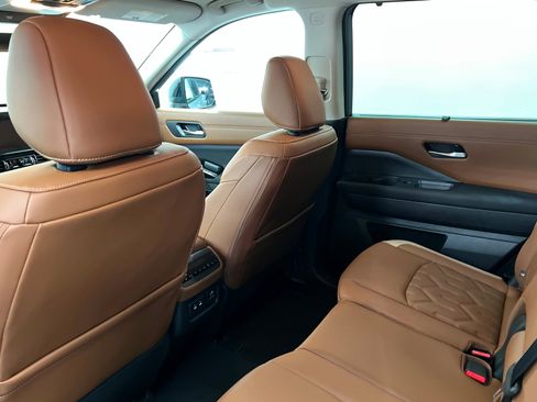 New 2026 Nissan Pathfinder Platinum image 19