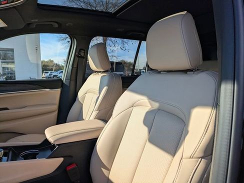 New 2026 Jeep Grand Cherokee Limited w/ Luxury Tech Group II RWD image 14