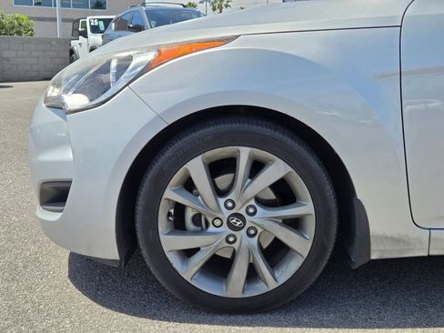 Used 2016 Hyundai Veloster FWD image 5