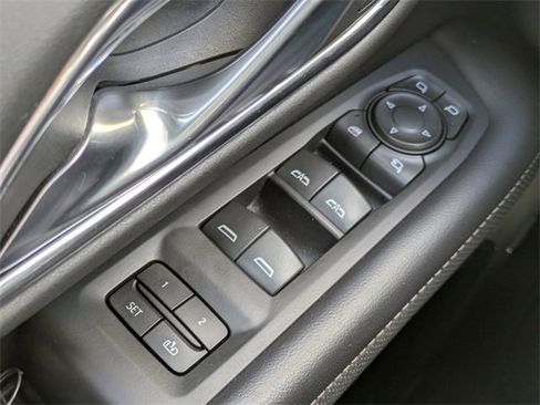 Used 2022 GMC Yukon SLT w/ SLT Luxury Package image 23