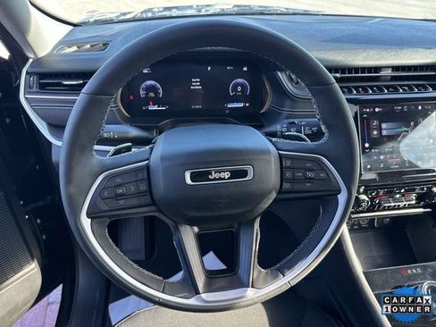 Used 2023 Jeep Grand Cherokee Laredo w/ Luxury Tech Group I image 15