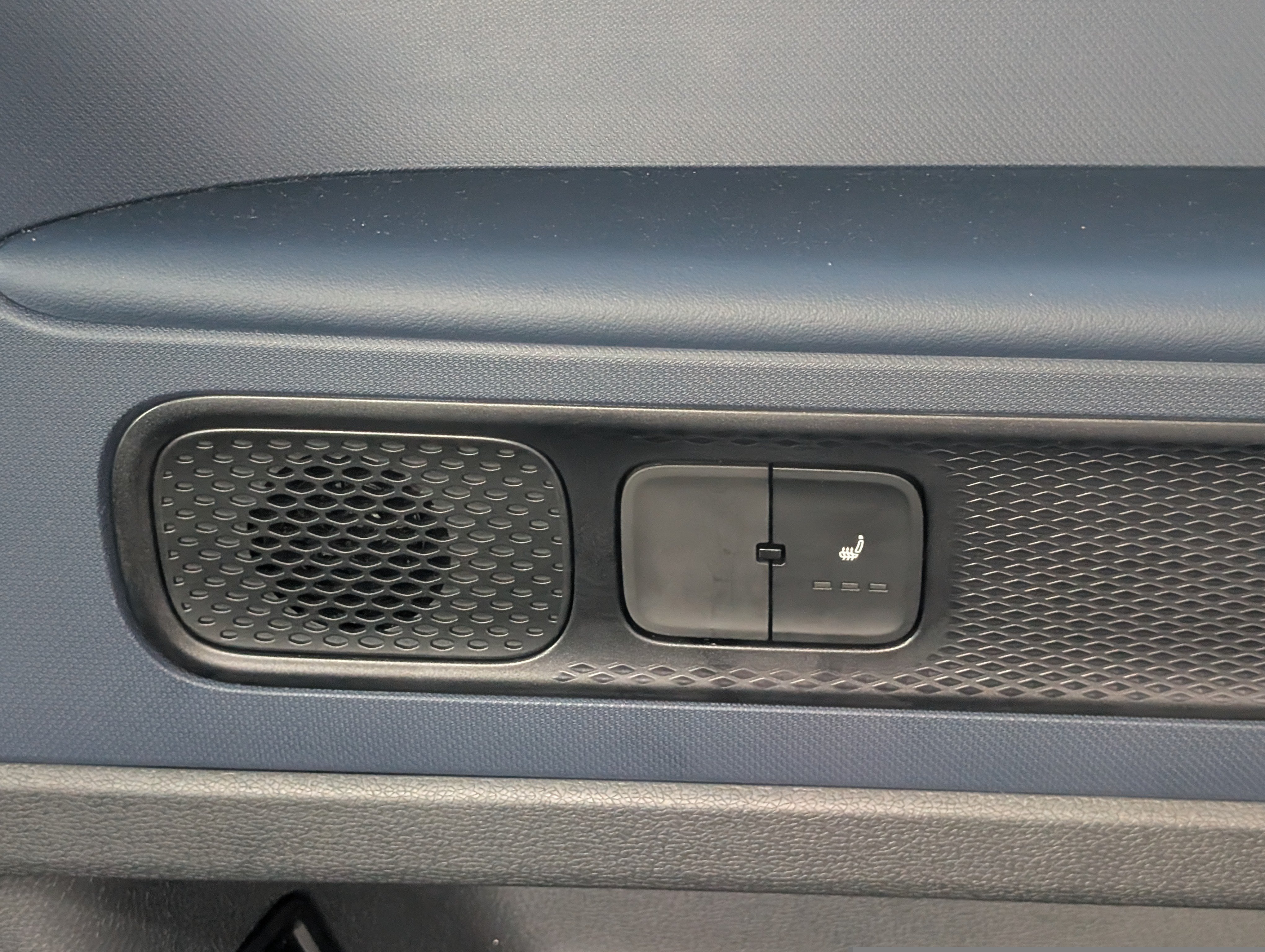 Used 2025 Volkswagen ID. Buzz 1st Edition RWD image 16