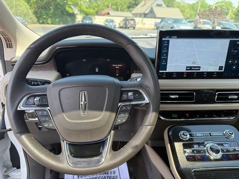 Used 2023 Lincoln Nautilus Reserve AWD/4WD image 33