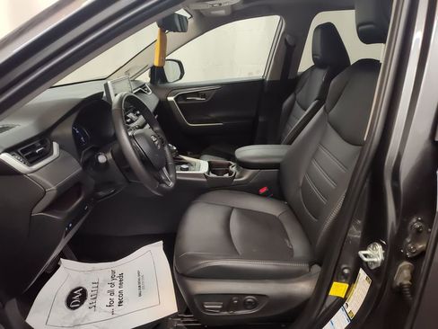 Used 2021 Toyota RAV4 Limited AWD/4WD image 3