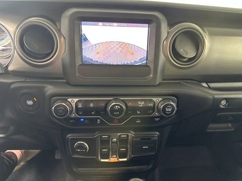 Used 2023 Jeep Wrangler Unlimited w/ Cold Weather Group image 21