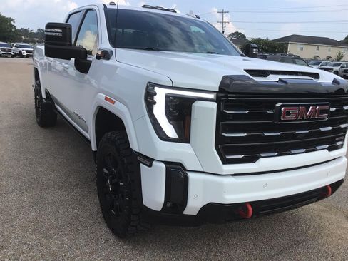Used 2024 GMC Sierra 3500 AT4 w/ AT4 Preferred Package AWD/4WD image 7