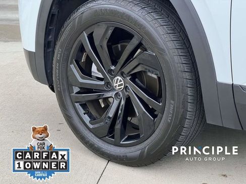 Certified 2023 Volkswagen Atlas SE w/ Black Wheel Package FWD image 7