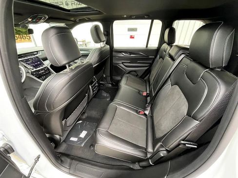 New 2025 Jeep Grand Cherokee Altitude image 32