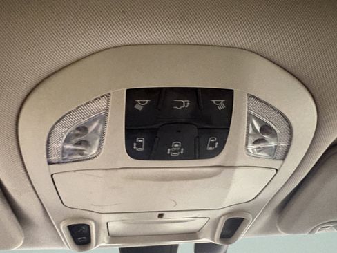 Used 2019 Chrysler Pacifica Limited image 32