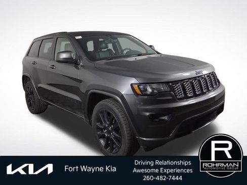 Used 2019 Jeep Grand Cherokee Altitude AWD/4WD image 5
