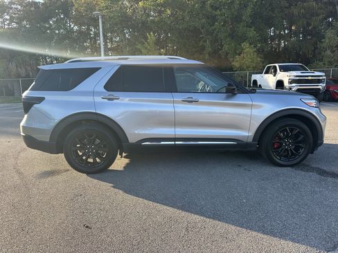 Used 2022 Ford Explorer Limited image 11