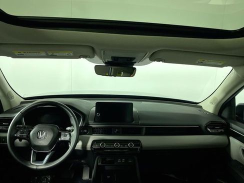 Used 2025 Honda Pilot Touring image 25