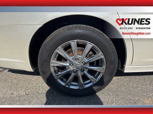 Used 2011 Buick Lucerne CXL image 12