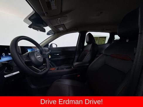 Used 2025 Nissan Kicks SR AWD/4WD image 6