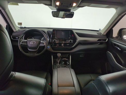 Used 2022 Toyota Highlander XLE image 15