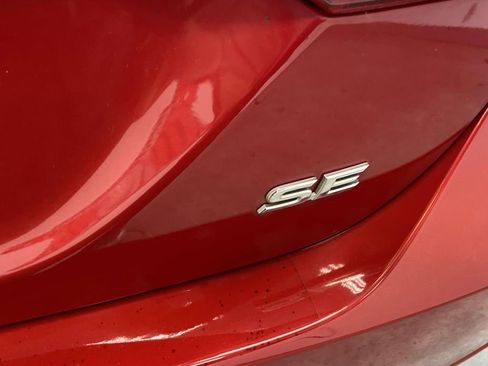 Used 2020 Toyota Camry SE w/ Convenience Package FWD image 10