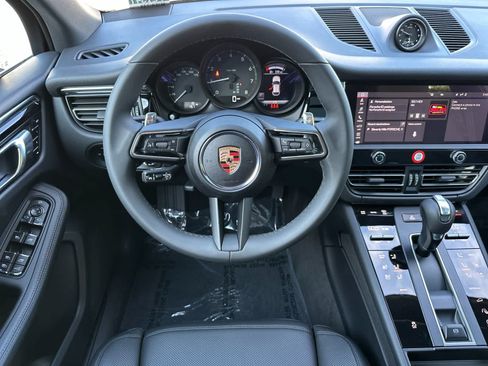 Certified 2025 Porsche Macan AWD/4WD image 15