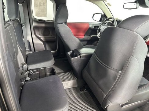 Used 2018 Toyota Tacoma SR5 image 27