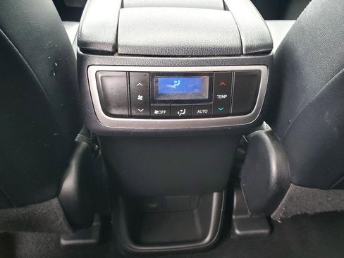 Used 2018 Toyota Highlander XLE AWD/4WD image 17
