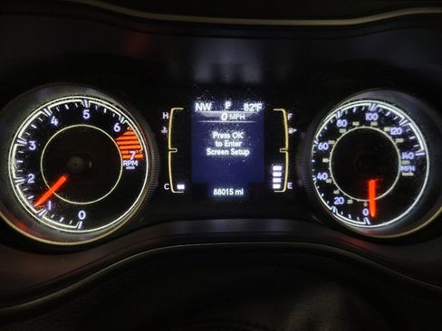 Used 2019 Jeep Cherokee Latitude Plus AWD/4WD image 23