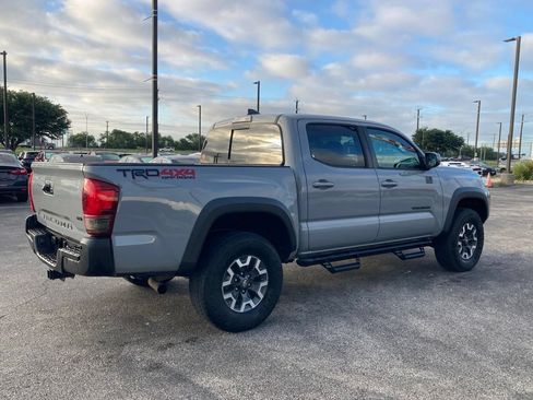 Used 2019 Toyota Tacoma TRD Off-Road AWD/4WD image 5