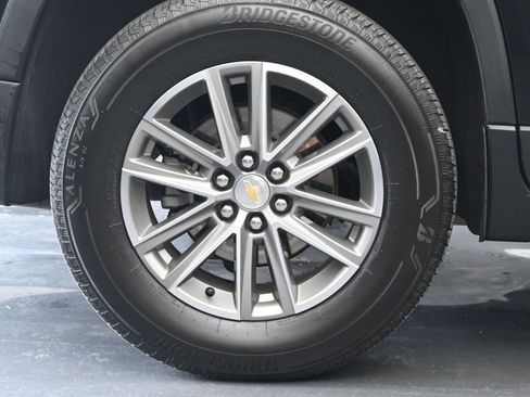 Used 2023 Chevrolet Traverse LT image 9