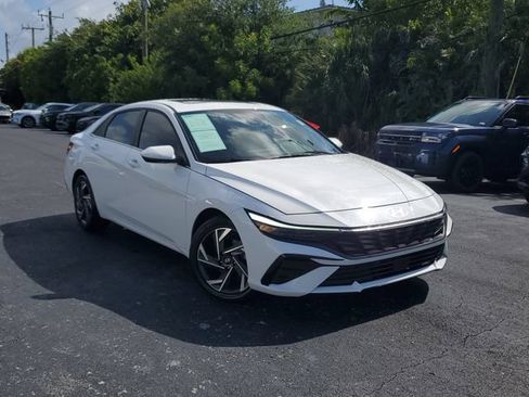Used 2025 Hyundai Elantra SEL FWD image 30