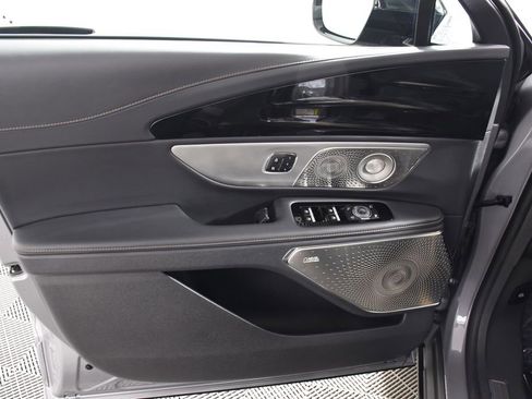 Used 2025 Lincoln Nautilus Reserve image 14