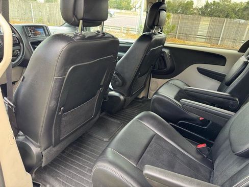 Used 2018 Dodge Grand Caravan SXT image 17