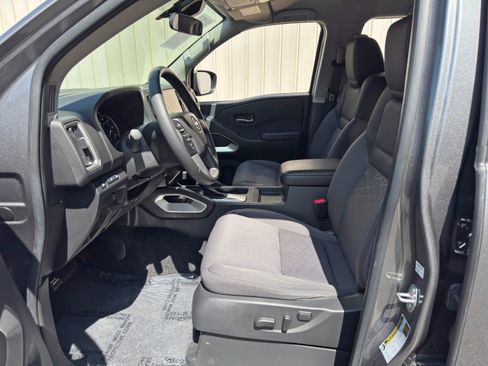 Used 2025 Nissan Frontier SV w/ SV Convenience Package RWD image 15