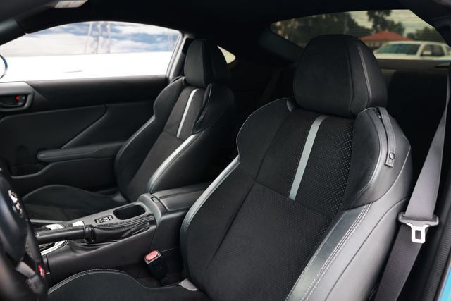 Used 2022 Toyota GR86 Premium RWD image 9