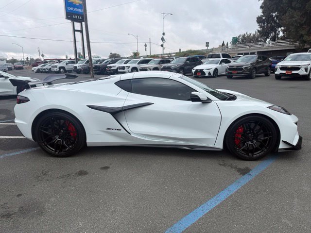 Used 2023 Chevrolet Corvette Z06 w/ Z07 Performance Package RWD image 6