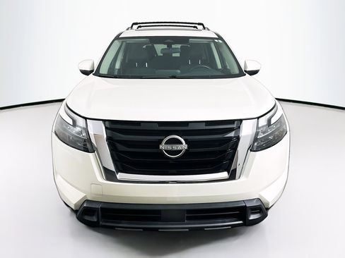 Used 2023 Nissan Pathfinder SV w/ SV Premium Package AWD/4WD image 2