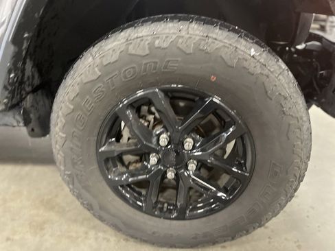 Used 2023 Jeep Gladiator Sport S image 33