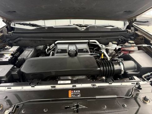 Used 2024 Chevrolet Colorado Trail Boss w/ Technology Package AWD/4WD image 9