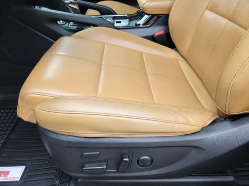 Used 2022 Kia Telluride SX w/ Towing Package FWD image 5