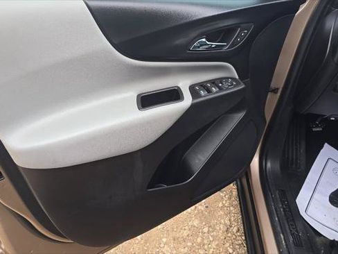 Used 2019 Chevrolet Equinox LS w/ LS Convenience Package FWD image 18