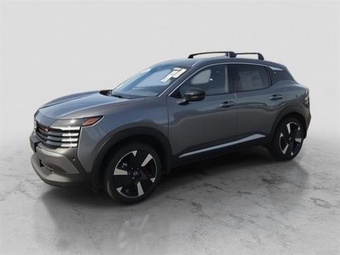 New 2026 Nissan Kicks SR w/ Cold Weather Package image 2